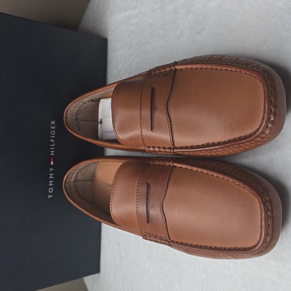 NIB Tommy Hilfiger Amile Color:Cognac Sz 10.5 - Picture 2 of 8
